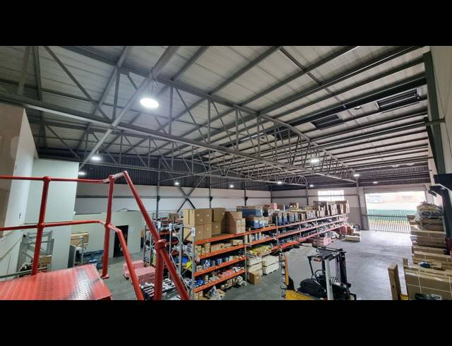 744M² WAREHOUSE TO LET IN JET PARK